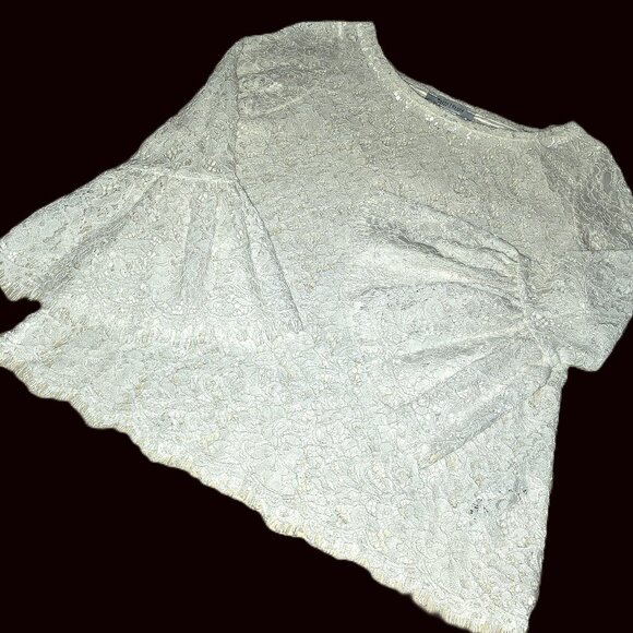 WHBM WHITE LACE TOP WITH BELL SLEEVES FEATURING EYELASH FRINGE DETAIL SIZE 00 - Picture 3 of 13